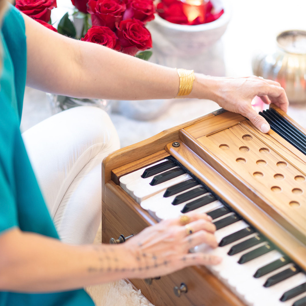 Harmony Pavett leading kirtan